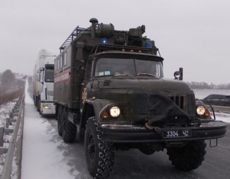 Через погіршення погоди на дорогах Кіровоградщини застрягло 4 транспортні засоби. ФОТО