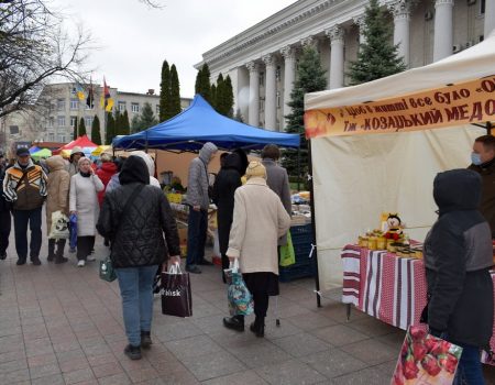 Частина виторгу від сьогоднішнього ярмарку в Кропивницькому піде на підтримку ЗСУ