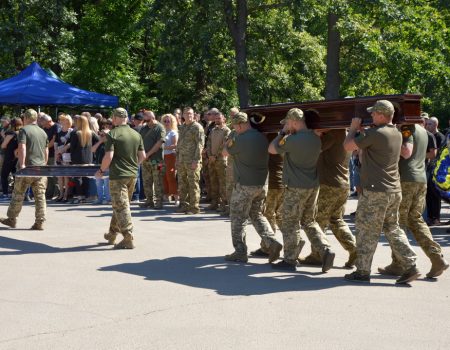 У Кропивницькому попрощалися з трьома загиблими на війні земляками. ФОТО