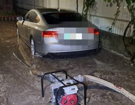 У Кропивницькому рятувальники відкачали дощові води за шістьма адресами. ФОТО