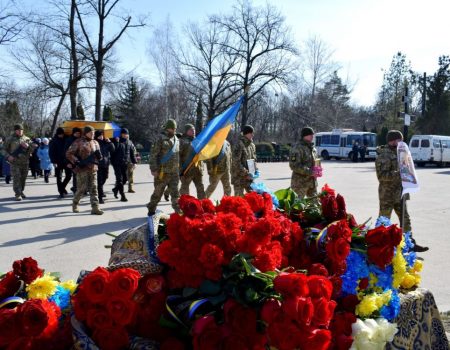 У Кропивницькому попрощалися з героями – Олександром Добровольським та Сергієм Шамраєм