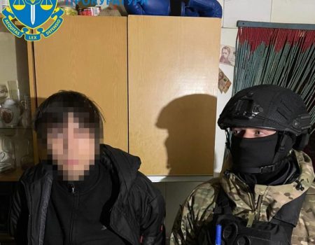 У Кропивницькому викрили злочинну групу, яка збувала наркотики та психотропи через Telegram
