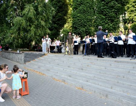 Кропивницький оркестр долучився до збору коштів для зруйнованої росіянами лікарні “Охматдит”. ФОТО
