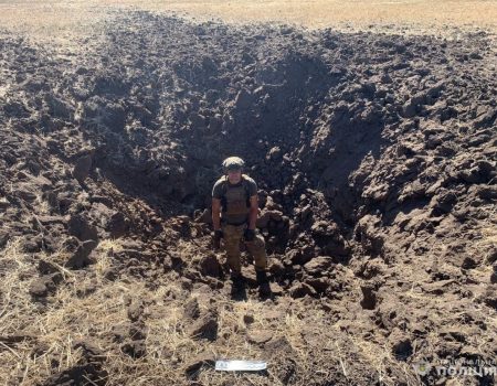 На Кіровоградщині поліцейські вибухотехніки знешкодили бойову частину ворожої ракети. ФОТО