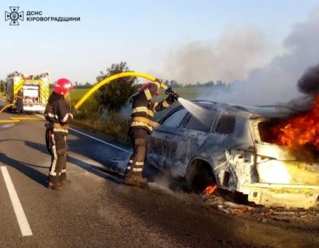 Дві автівки згоріли вщент на дорогах Кіровоградщини минулої доби. ФОТО