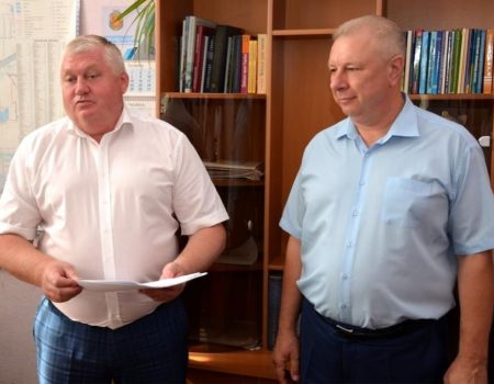 Голова Кіровоградської облради підписав контракт із Олександром Чудним, який очолює осередок забороненої партії