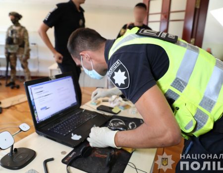 На Кіровоградщині діяв кол-центр міжнародної шахрайської мережі. ФОТО