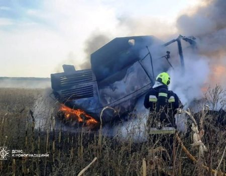 На Кіровоградщині згорів комбайн “John Deere”. ФОТО