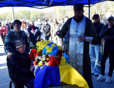 Під Кропивницьким службовий автомобіль патрульних послизнувся на мастилі. ВІДЕО