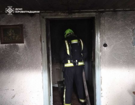 Під час пожежі в житловому будинку на Кіровоградщині вогнеборці знайшли тіло чоловіка