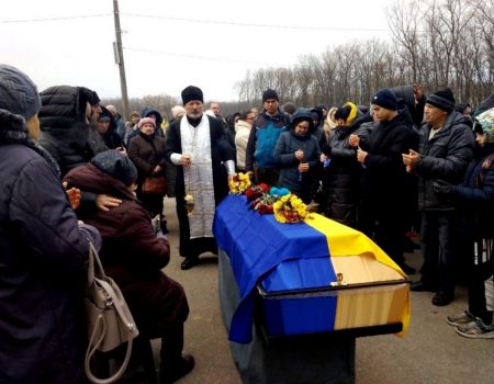 На Кіровоградщині під колесами авто загинула школярка, водій втік, але “недалеко”